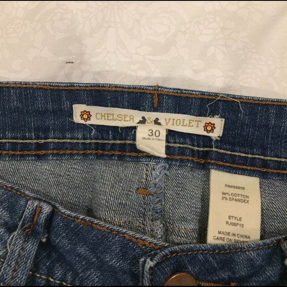 Distressed and beaded size 30 waist cropped jeans. - Picture 4 of 7